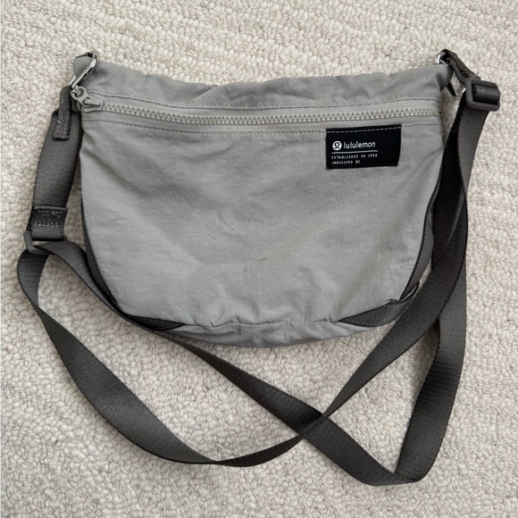 Lululemon Clean Lines Crossbody Bag - Picture 1 of 4